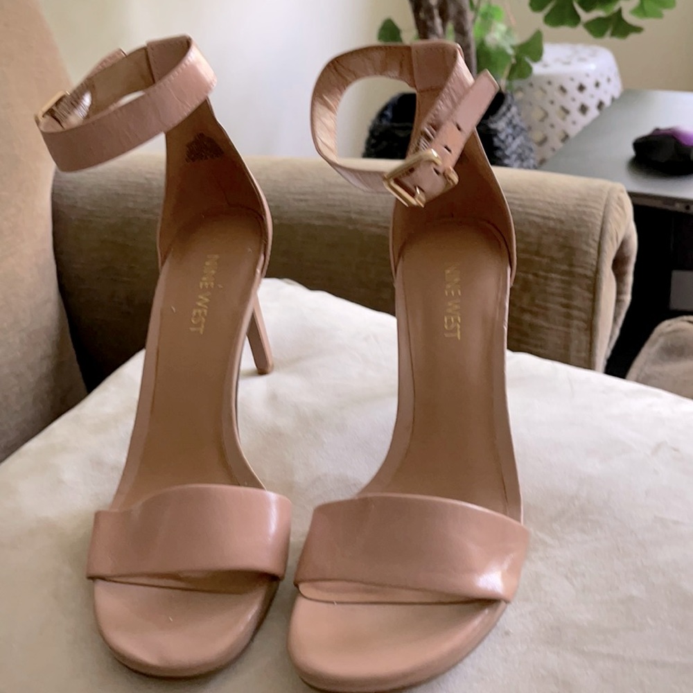 Nine West 7.5 beige leather heels with ankle strap